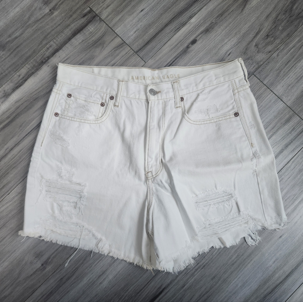 American Eagle Outfitters White Distressed Women's Shorts - 90s Boyfrien…